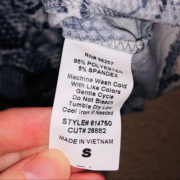 UNCOMMON Job Modern Snake Print Button Up Blouse - Picture 3 of 6